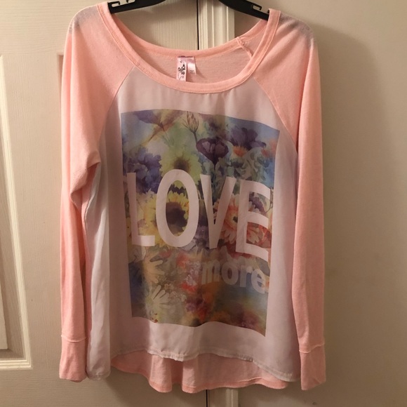 Tops - Super cute shirt. Practically brand new. Worn once